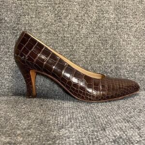 SALVATORE FERRAGAMO Womens Classic Brown Alligator Leather Pumps Heels 9.5 AAA